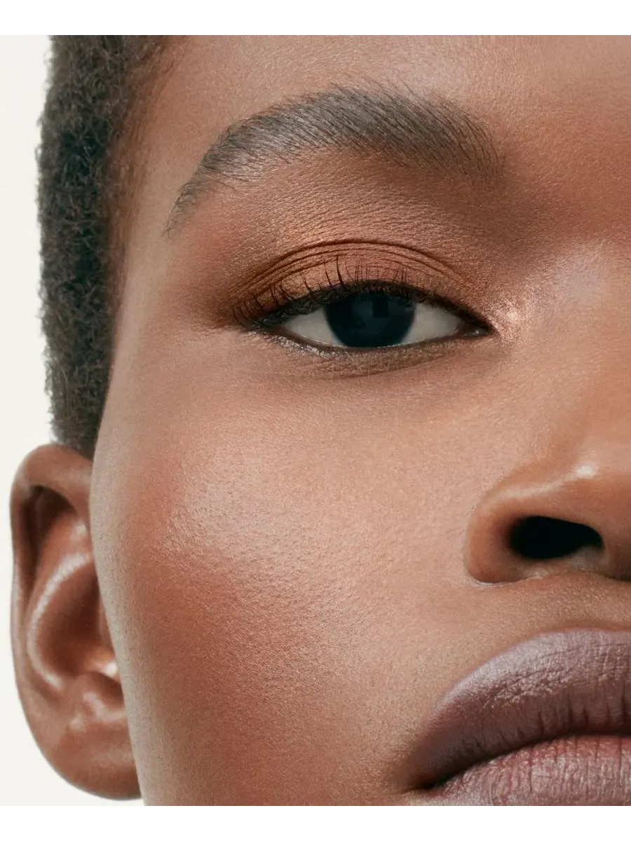Палетка теней для век Eye Quad, 0,16 унции Burberry, 01 Iconic Honey — изображение 7 из 10