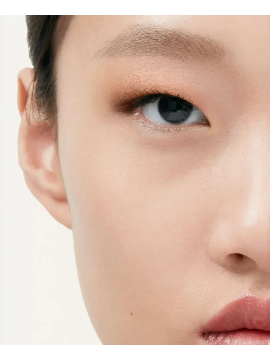 Палетка теней для век Eye Quad, 0,16 унции Burberry, 01 Iconic Honey — изображение 9 из 10
