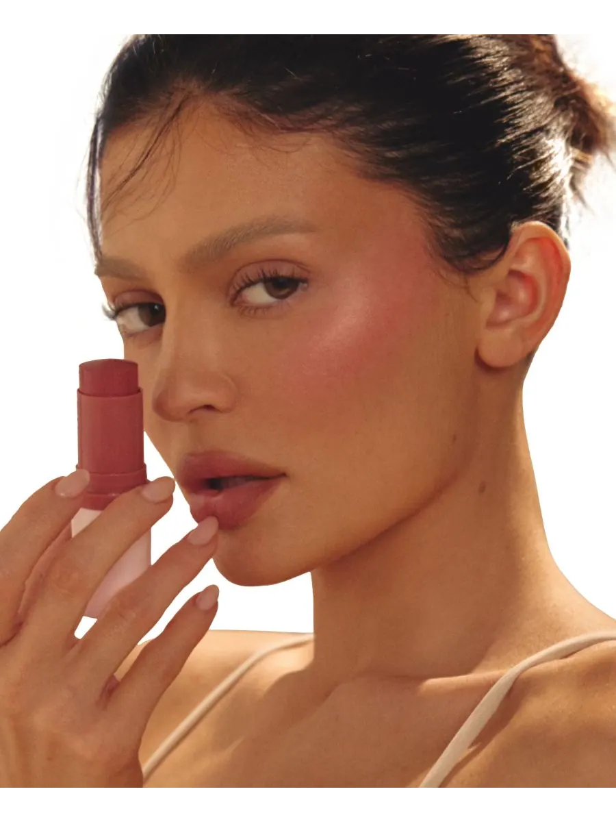 Румяна-стик в пудровой форме, 0,42 унции Kylie Cosmetics, цвет 351 - make him blush — изображение 8 из 10