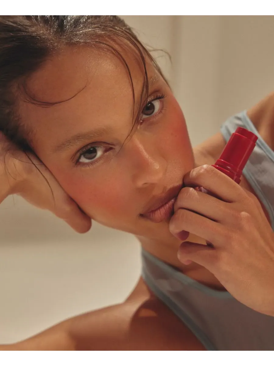 Румяна-стик в пудровой форме, 0,42 унции Kylie Cosmetics, цвет 115 - never too much — изображение 7 из 9