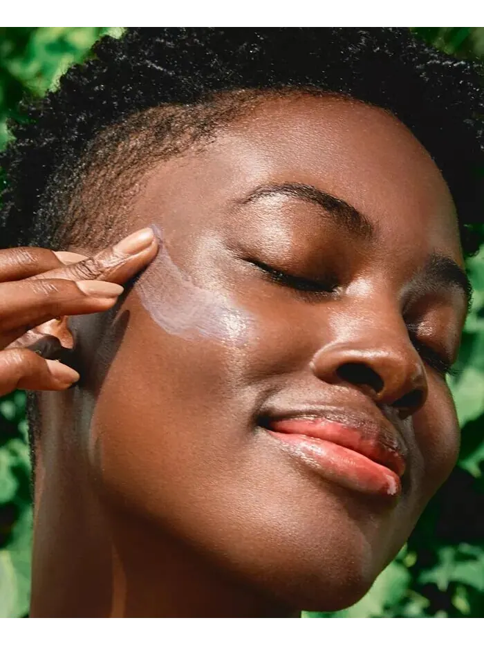 Антиоксидантный солнцезащитный крем для лица UV Plus Anti-Pollution SPF 50, 1,7 унции Clarins — изображение 3 из 6