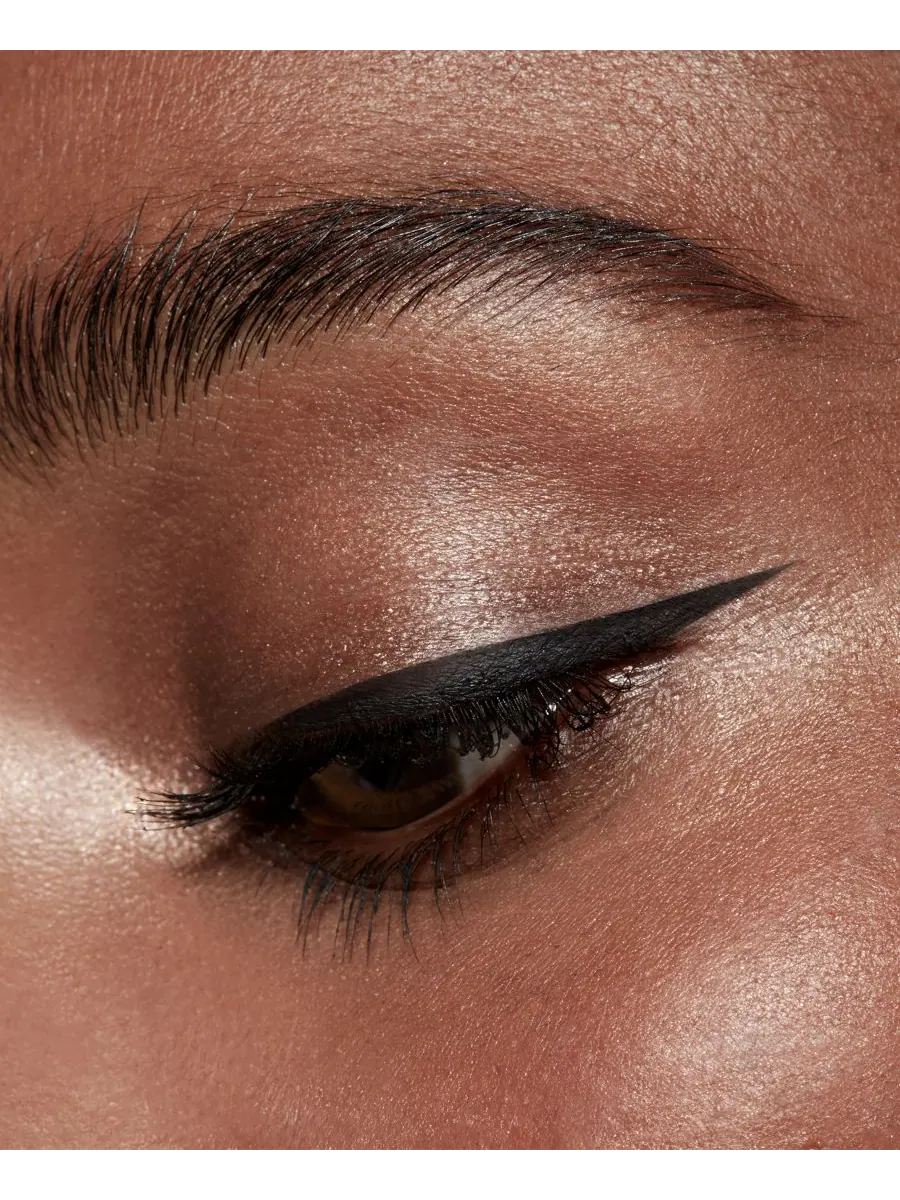 Водостойкая жидкая подводка для глаз Stay All Day Vivid & Vibrant Stila, цвет intense smoky quartz — изображение 3 из 5