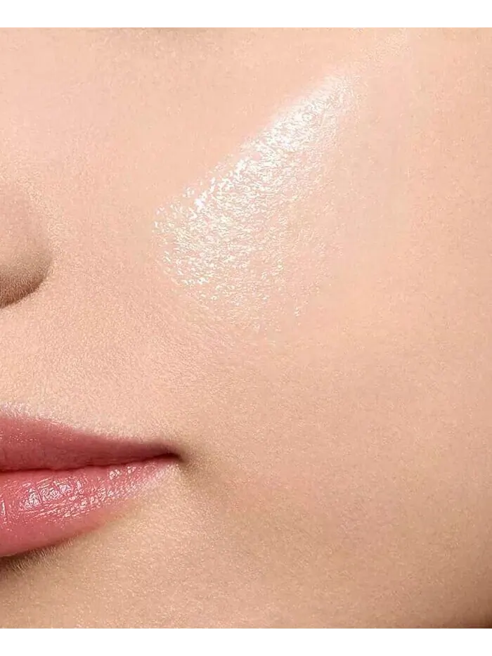 Крем для лица Clarins — Успокаивающее и увлажняющее масло для ухода за лицом Santal — изображение 4 из 6