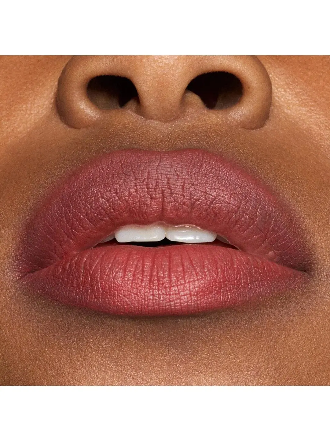 Губная помада MAC Powder Kiss Hazy Matte, Dubonnet Buzz, 3.5 г — изображение 5 из 7