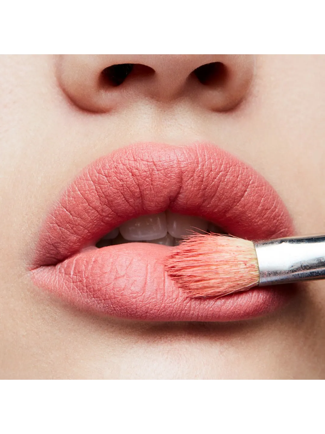 Губная помада MAC Retro Matte, Runway Hit, 3 г — изображение 4 из 6