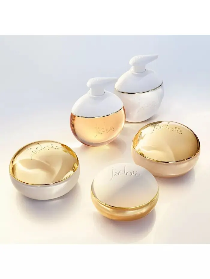 Мерцающий скраб J'adore Les Adorables, 5,07 унции Dior — изображение 4 из 5