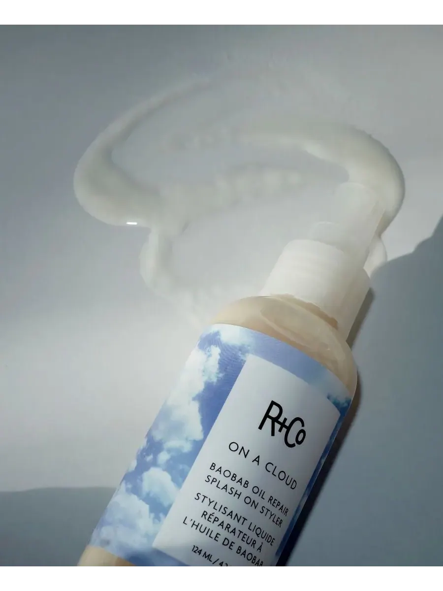 R+Co Спрей-укладчик On A Cloud Baobab Oil Repair Splash On Styler Spray, 4.2 унции — изображение 2 из 5