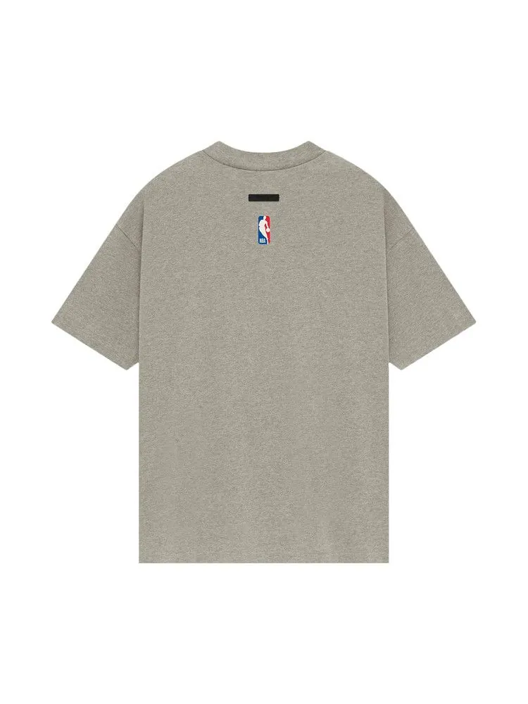 Футболка Fear of God Essentials x NBA Brooklyn Nets Tee — изображение 2 из 2, серый черный
