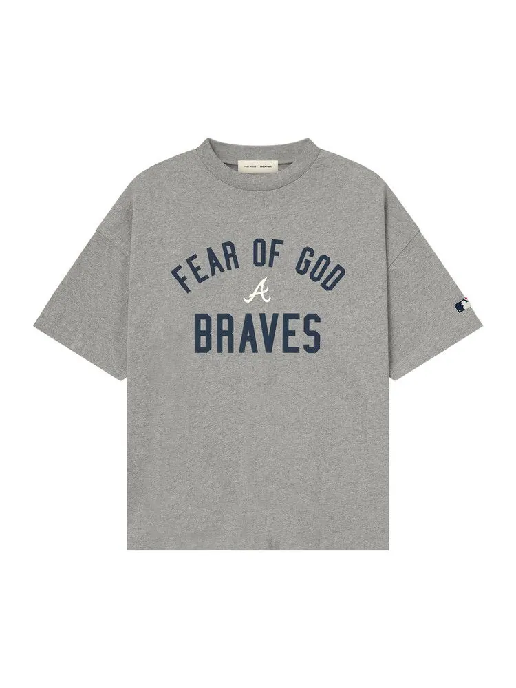 Футболка Fear of God Essentials Braves Tee — изображение 1 из 3, серый