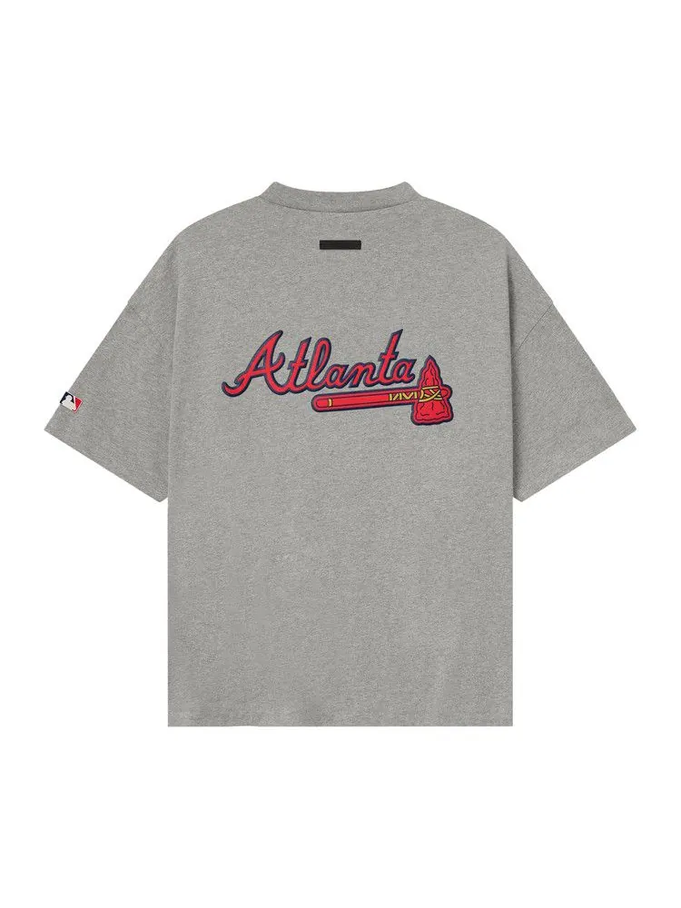 Футболка Fear of God Essentials Braves Tee — изображение 2 из 3, серый