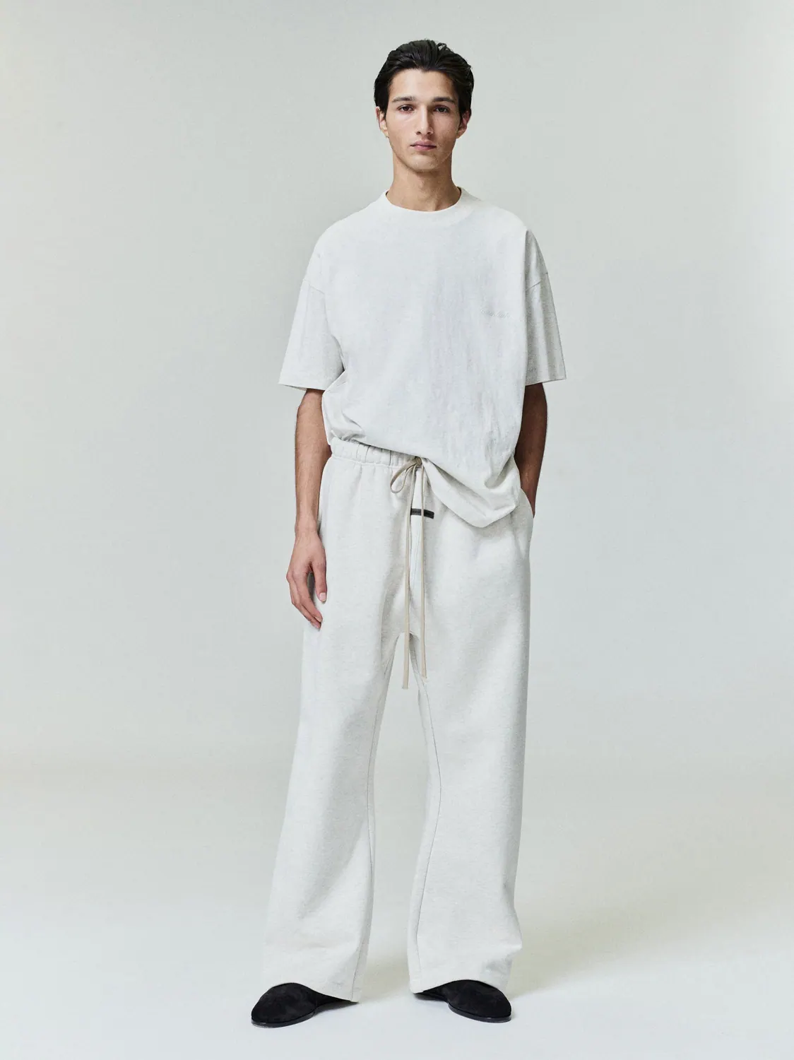 Футболка Fear of God Essentials Embroidered Essential — изображение 3 из 4, бежевый