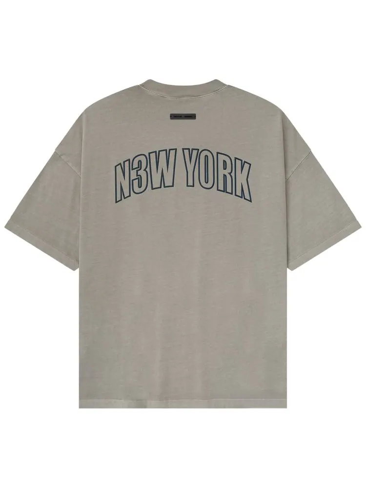 Футболка Fear of God Essentials New York 90s — изображение 2 из 3, серый