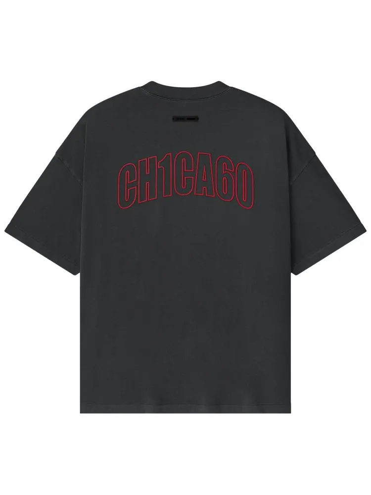 Футболка Fear of God Essentials Chicago 90s Tee — изображение 2 из 2, серый