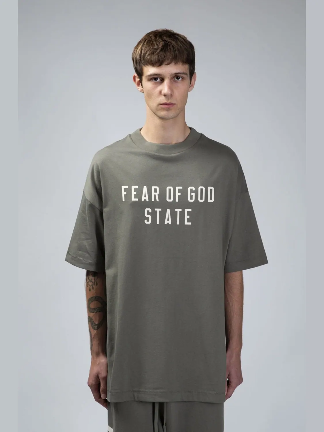 Футболка Fear of God Essentials 90s Fit — изображение 3 из 7, зеленый