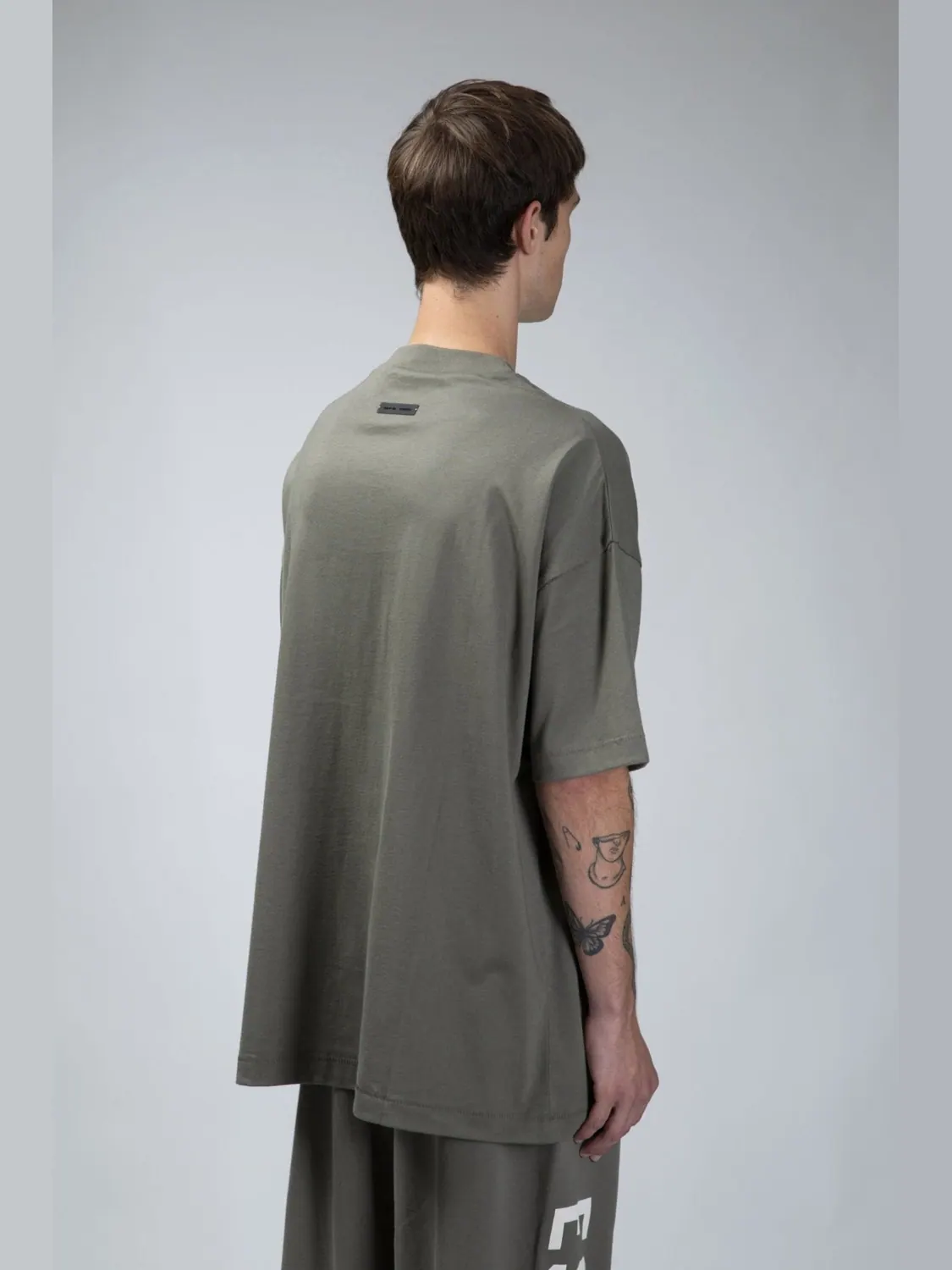 Футболка Fear of God Essentials 90s Fit — изображение 5 из 7, зеленый