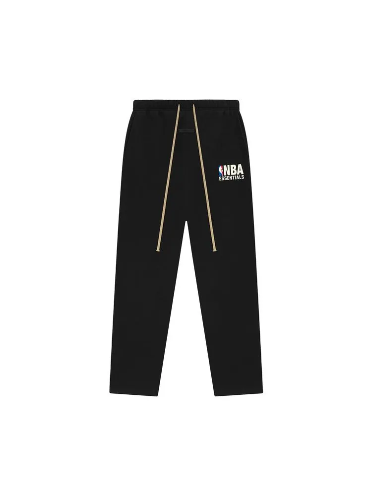 Спортивные брюки Fear of God Essentials x NBA Relaxed Sweatpant — изображение 1 из 2, черный