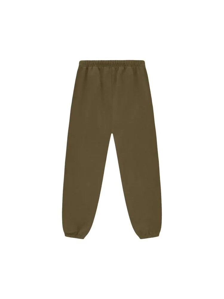 Спортивные брюки Fear of God Essentials Fleece Sweatpant Olive — изображение 2 из 2, зеленый