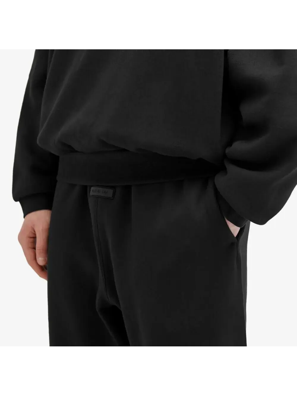 Fear of God Essentials Весенние спортивные брюки — изображение 1 из 4, черный