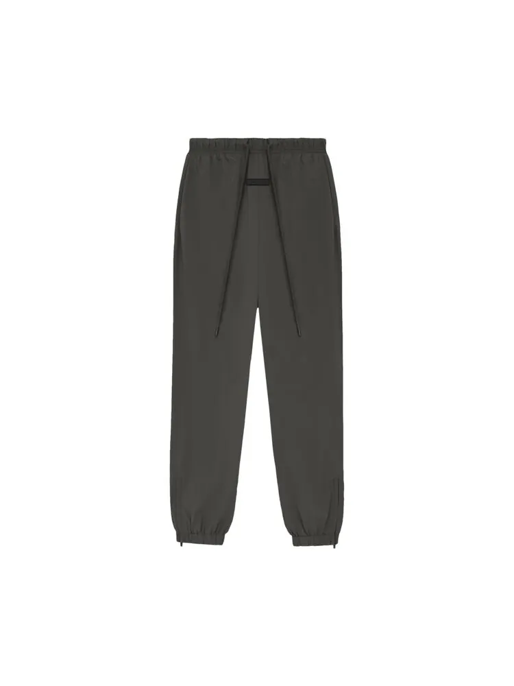 Спортивные брюки Fear Of God Essentials Fear of God Essentials Nylon Trackpant — изображение 1 из 2, черный