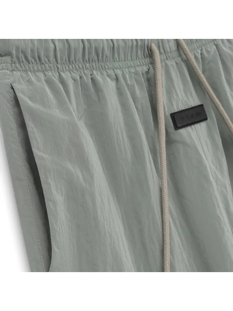 Спортивные брюки Fear of God Essentials Crinkle Nylon 'Seal' — изображение 3 из 3, серый