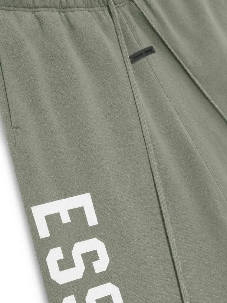 Спортивные брюки Fear of God Essentials Lounge Sweatpants — изображение 3 из 3, мох