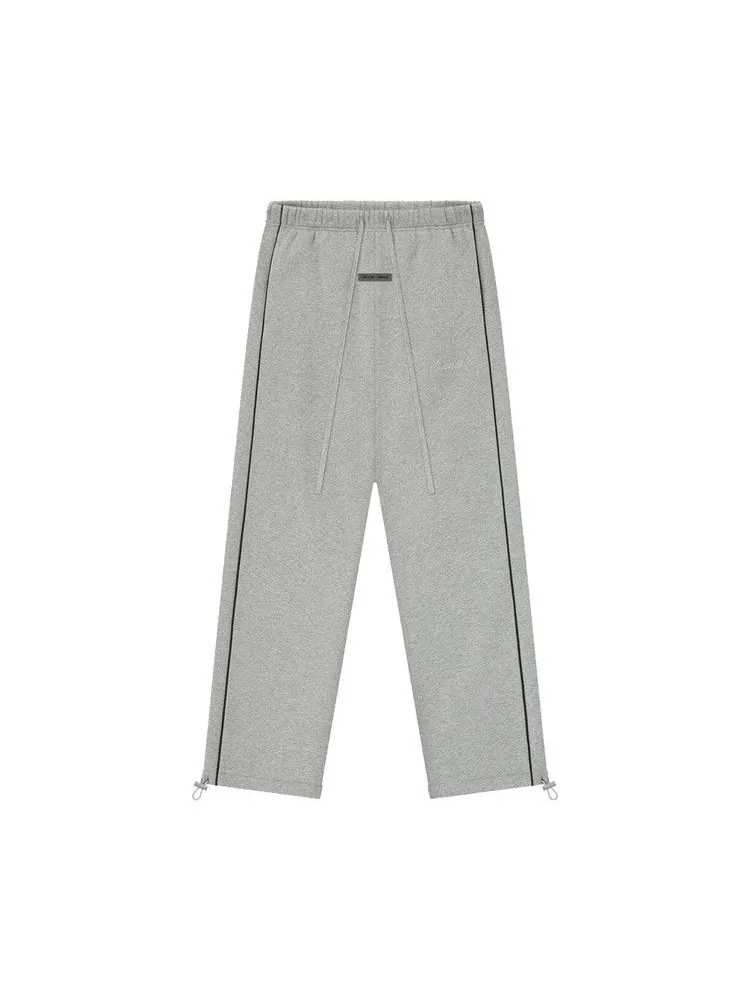 Спортивные брюки Fear of God Essentials Relaxed Fleece Sweatpant With Piping — изображение 1 из 3, черный