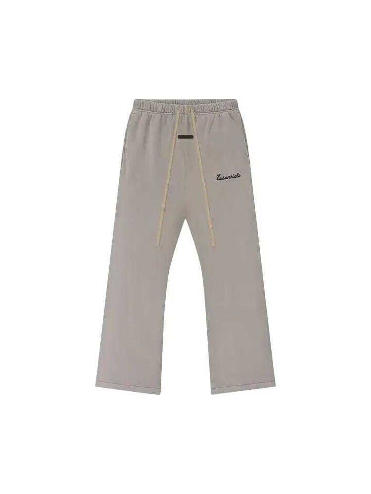 Спортивные брюки Fear of God Essentials Classic Fit Flare Sweatpant — изображение 1 из 2, серый