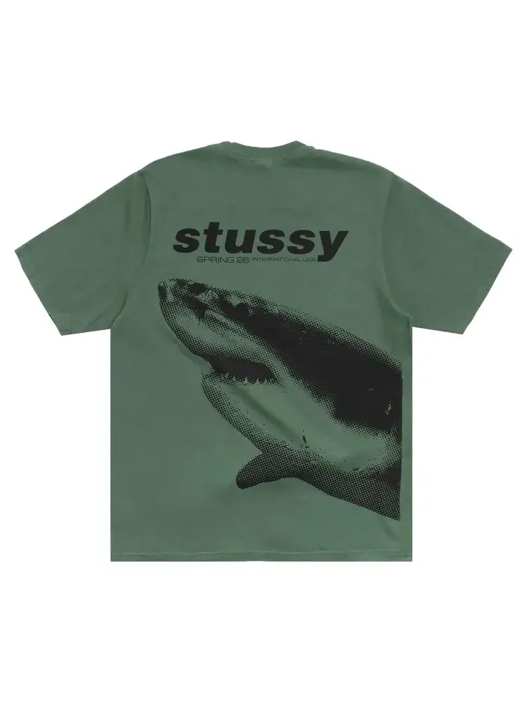 Футболка Stussy Shark, окрашенная пигментом, цвет «Сосновый» — изображение 2 из 2