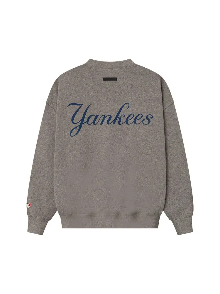 Свитер Fear of God Essentials Yankees Sport Crewneck, Homestead Heather — изображение 2 из 3, серый