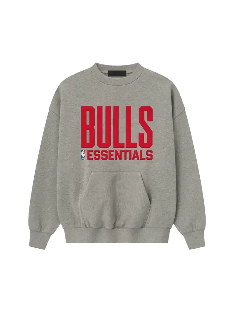 Свитшот Fear of God Essentials x NBA Bulls Sports Fit Crewneck — изображение 1 из 2, серый