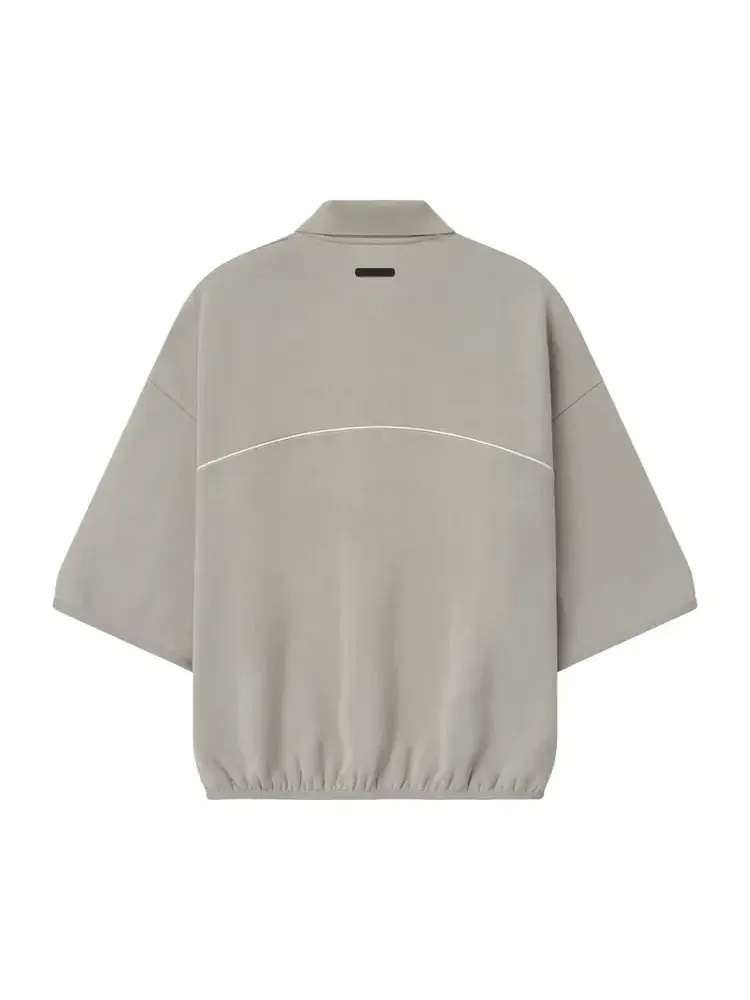 Футболка-поло Fear of God Essentials Active Trace Quarter Sleeve Modern Polo — изображение 2 из 2, серый