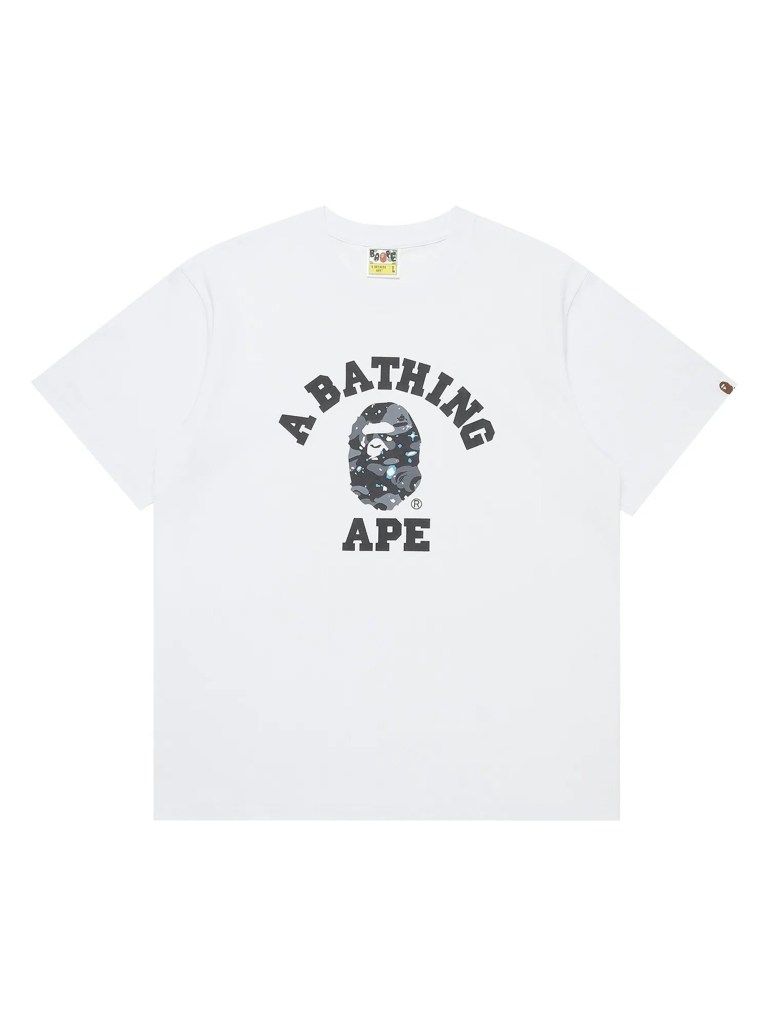 Футболка колледжа с космическим камуфляжем BAPE — изображение 1 из 3, белый