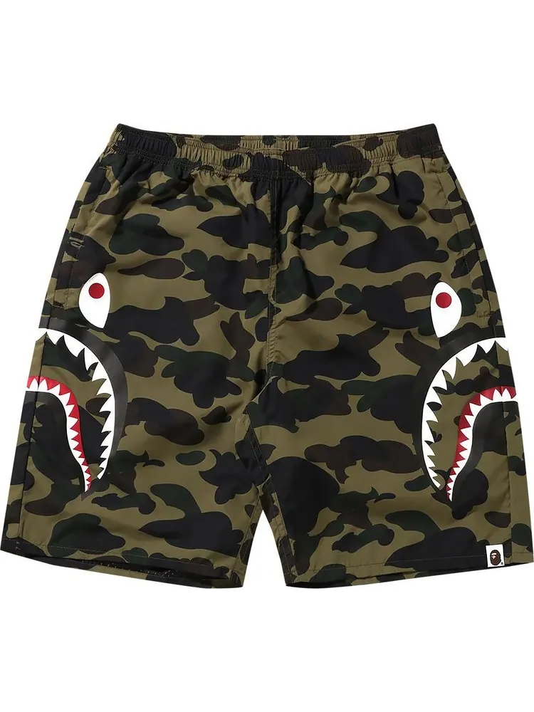Шорты BAPE 1St Camo Side Shark Beach Shorts 'Green' — изображение 1 из 1, зеленый