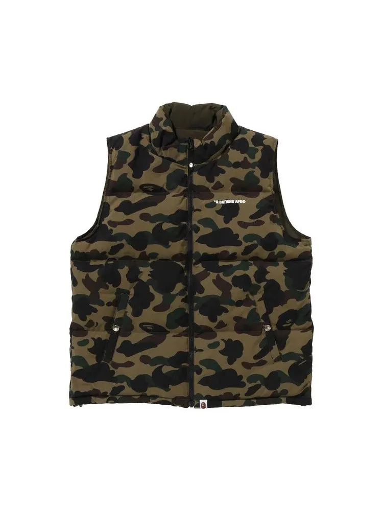 Утепленный жилет BAPE 1st Camo Reversible Down Vest — изображение 1 из 3, зеленый
