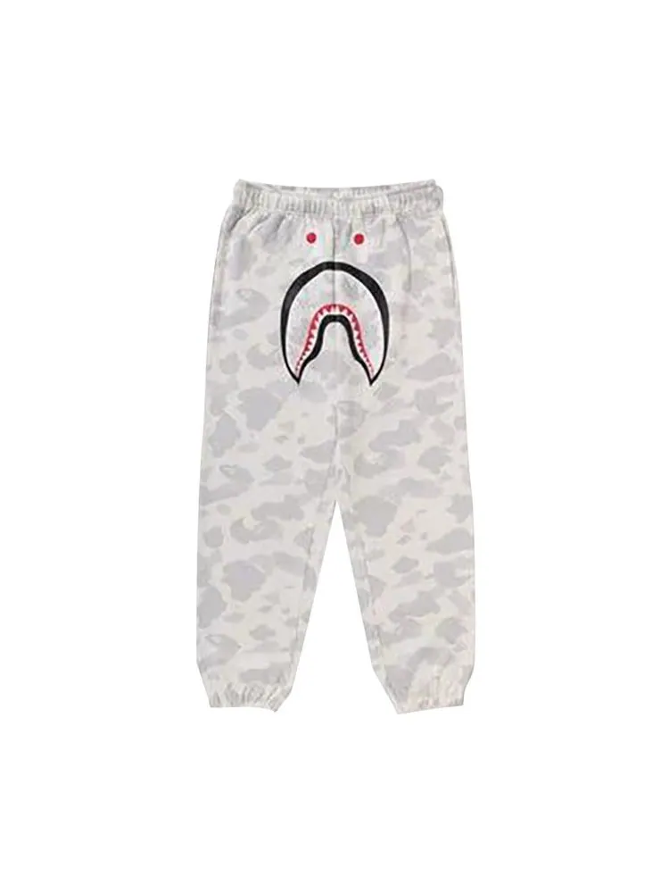 Спортивные брюки BAPE City Camo Shark Relaxed Fit Sweatpants — изображение 1 из 2, белый