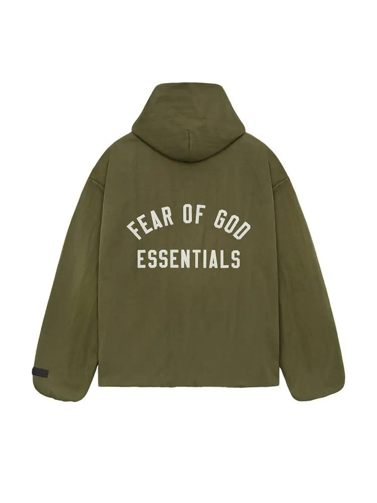 Куртка Fear of God Essentials Textured Nylon Hooded Coaches Jacket Military — изображение 2 из 2, зеленый