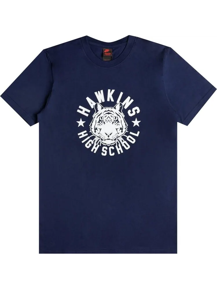 Футболка Nike x Stranger Things Hawkins High Tee 'College Navy/Sail' — изображение 1 из 1, синий
