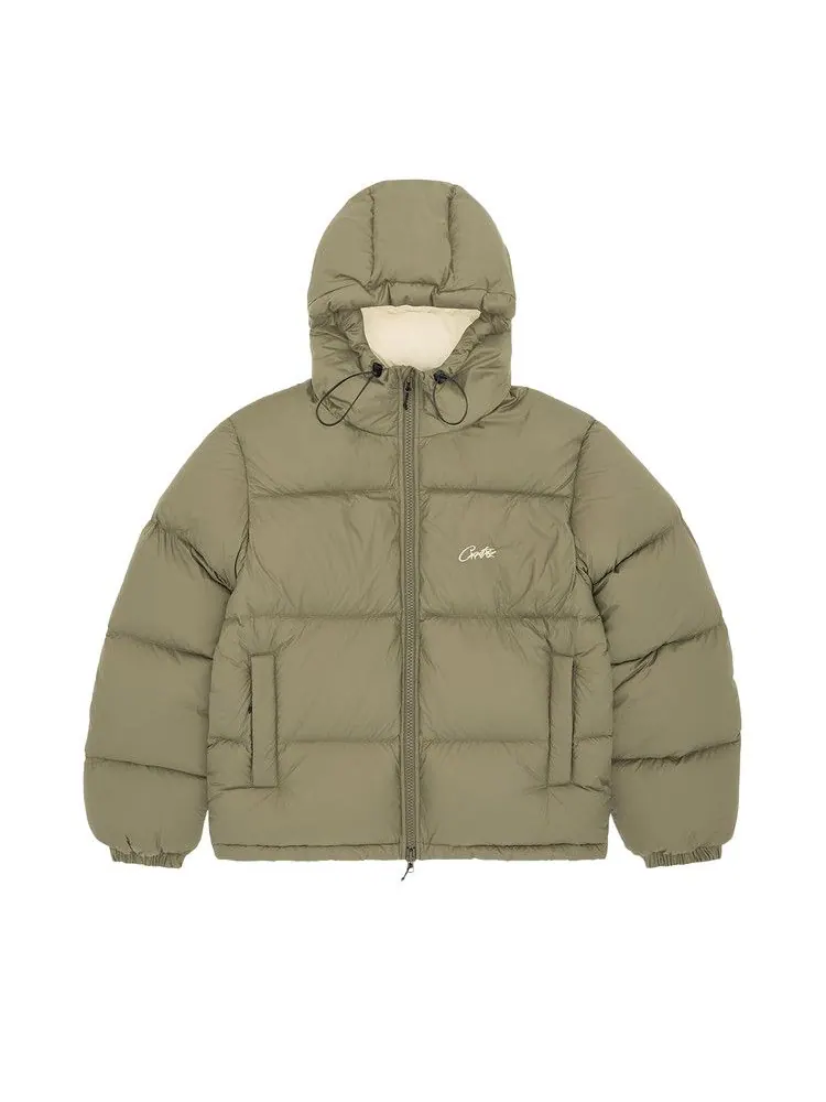 Пуховик Corteiz Bolo Down Jacket 'Olive' — изображение 1 из 2, зеленый