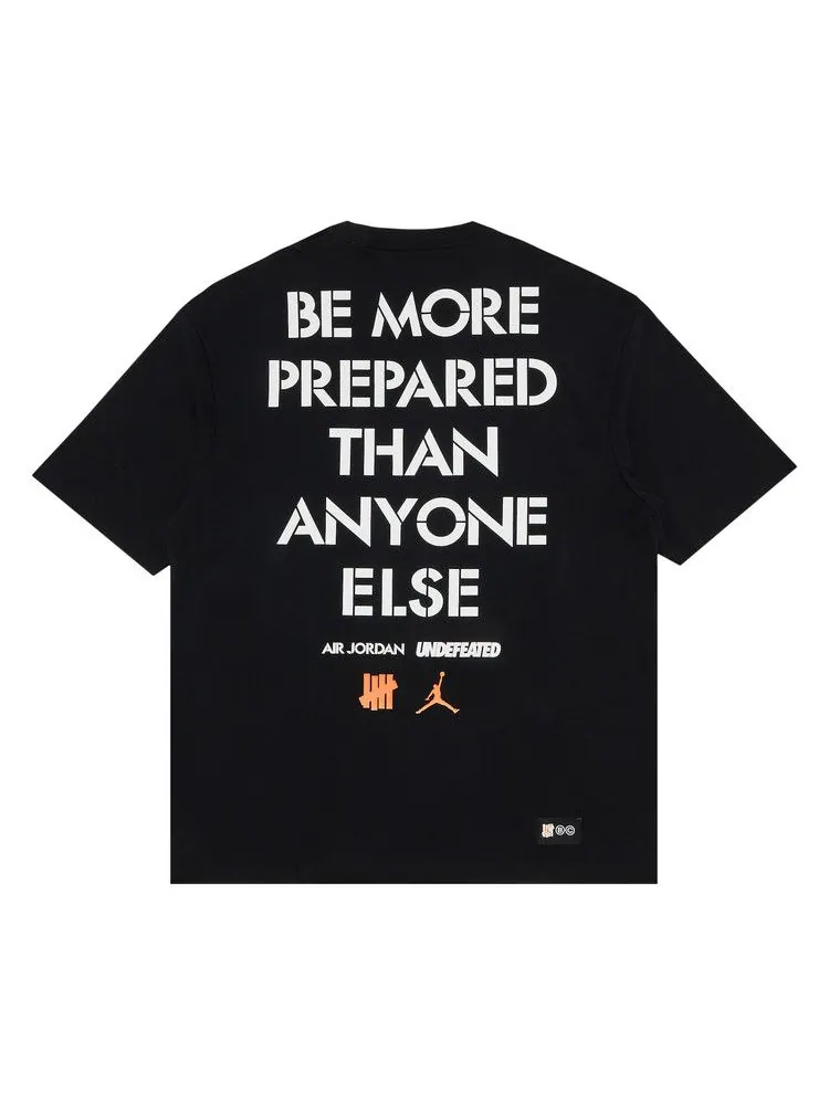 Футболка Air Jordan x Undefeated Strikes T-Shirt — изображение 2 из 3, черный