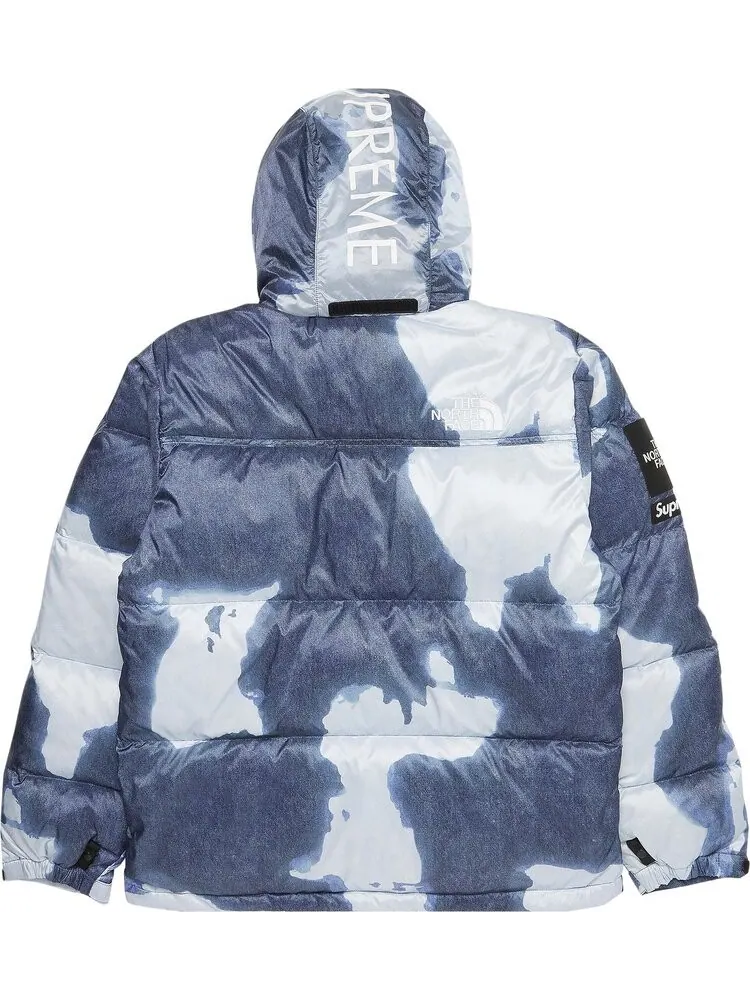 Куртка Supreme x The North Face Bleached Denim Print Nuptse Jacket 'Indigo' — изображение 2 из 3, синий