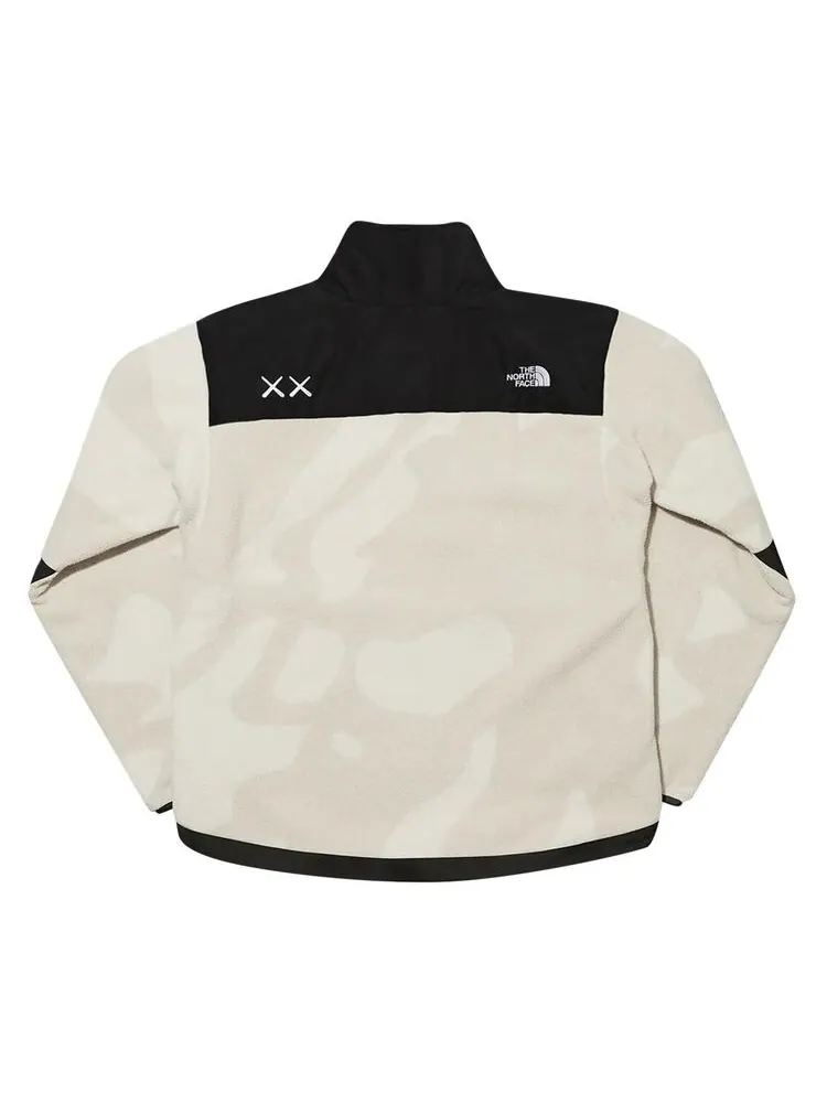 Куртка The North Face x KAWS Retro 1995 Denali Jacket Moonlight Ivory — изображение 2 из 3, слоновая кость