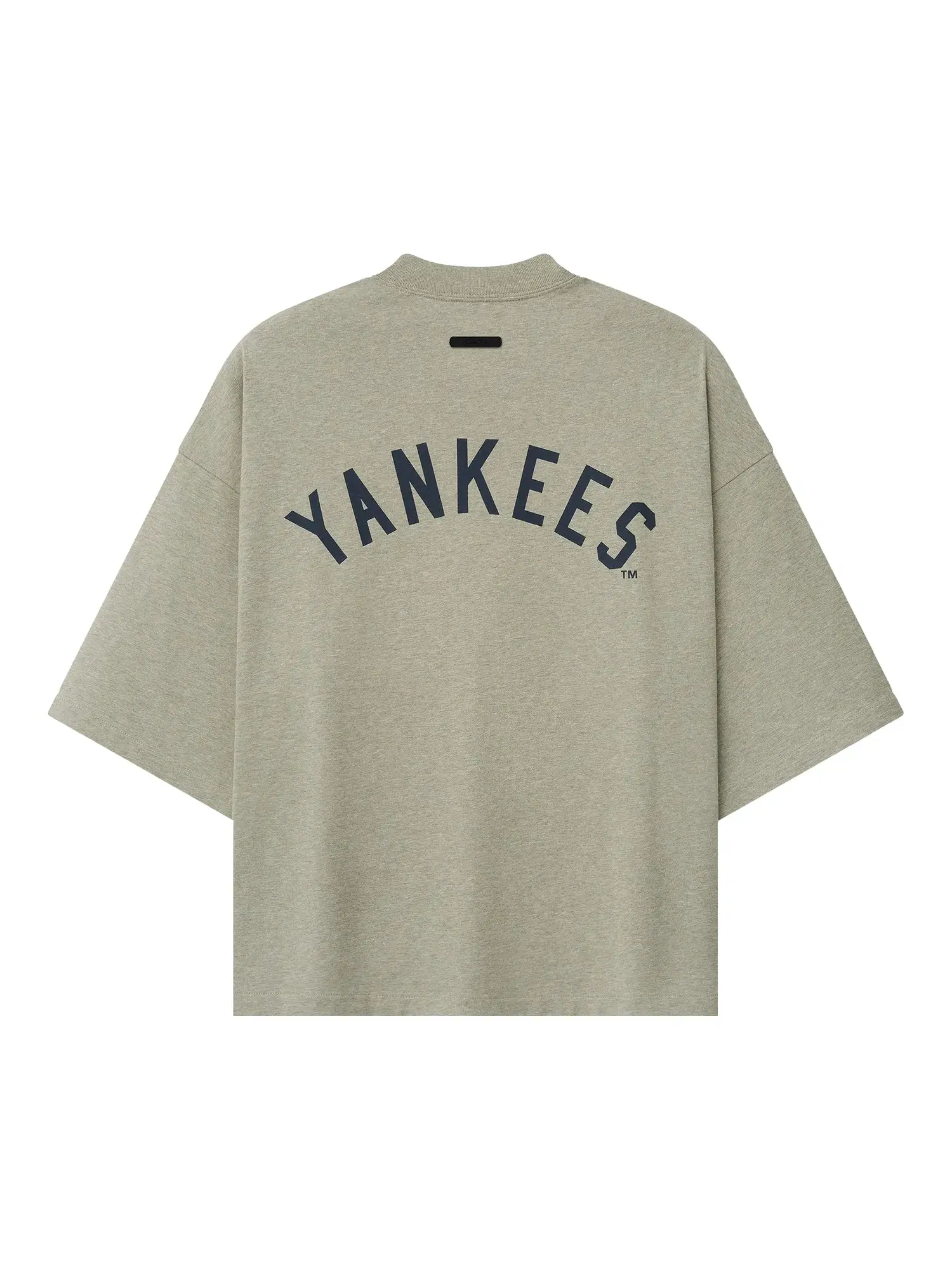 Футболка Fear of God Essentials Yankees Merch Tee — изображение 2 из 2, серый