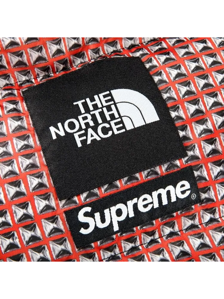 Куртка Supreme x The North Face Studded Nuptse Jacket 'Red' — изображение 2 из 2, красный