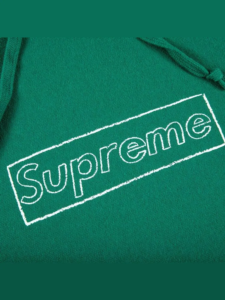 Толстовка Supreme x KAWS Chalk Logo Hooded Sweatshirt 'Light Pine' — изображение 2 из 2, зеленый