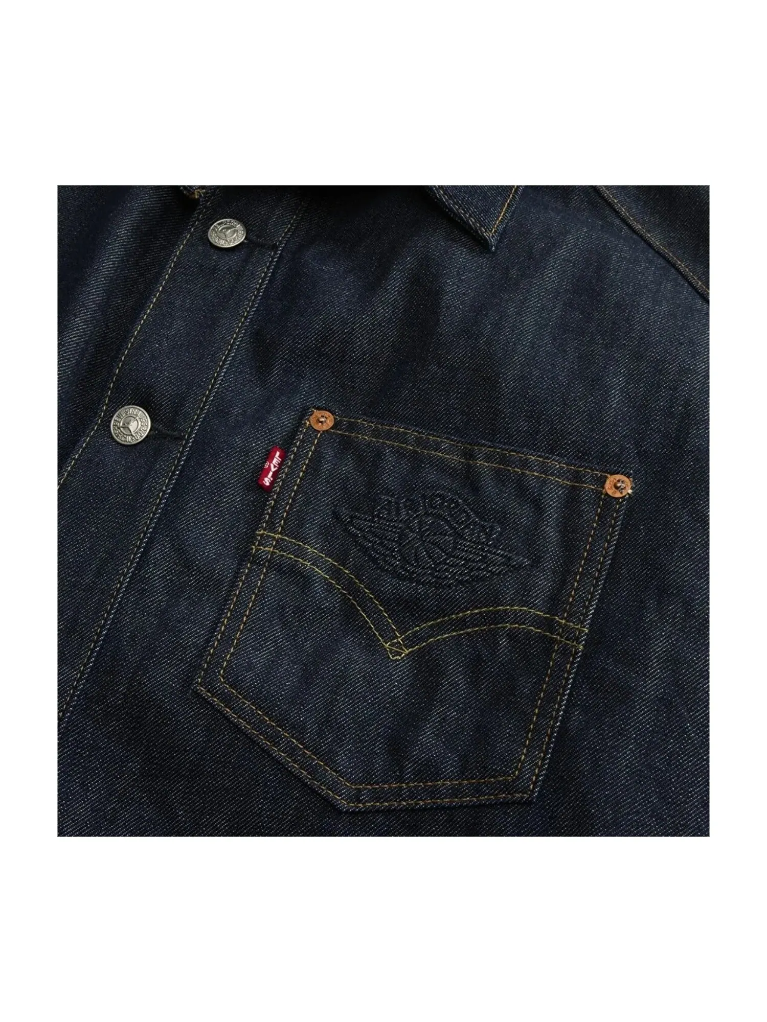 Джинсовая куртка-рубашка Air Jordan x LEVI'S 12oz Denim Overshirt Jacket 'Rinsed Indigo' — изображение 5 из 5, темно-синий