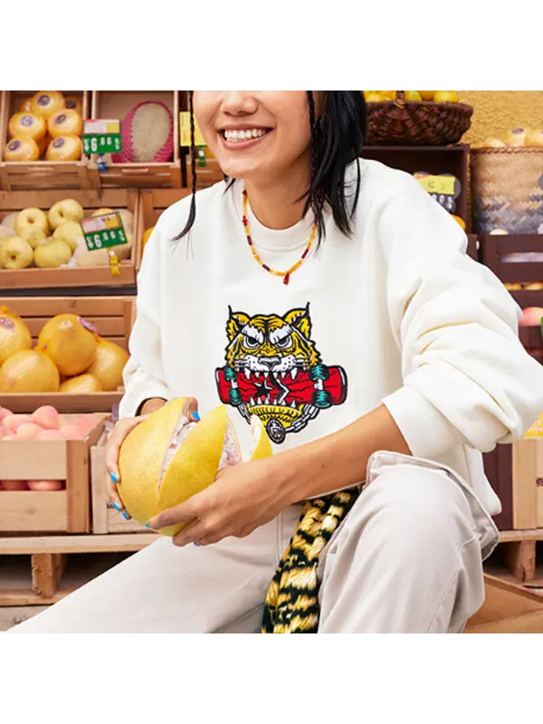 Толстовка Converse New Year Series TIGER Pattern Round Neck Sports 'Milk White' — изображение 3 из 4, белый