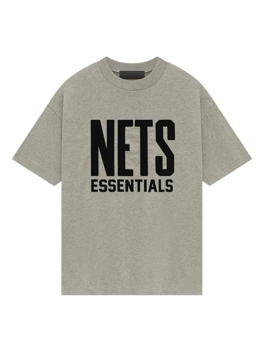 Футболка Fear of God Essentials x NBA Brooklyn Nets T-shirt 'Grey Black' — изображение 1 из 2, серый