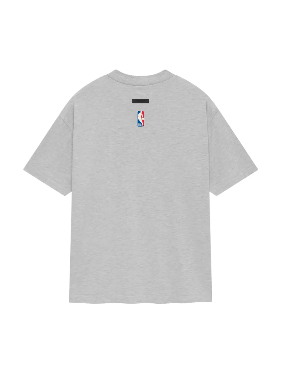 Футболка Fear of God Essentials x NBA Knicks T-Shirt 'Light Heather' — изображение 2 из 2, серый