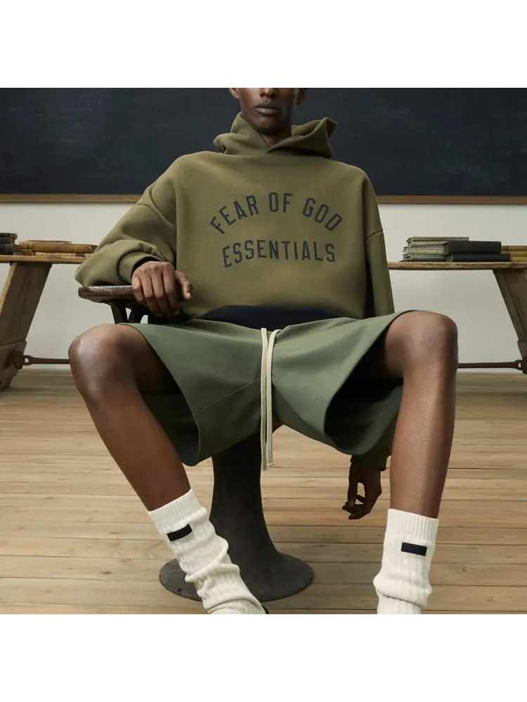 Худи Fear of God Essentials Fleece Hoodie 'Olive' — изображение 3 из 6, оливковый зеленый