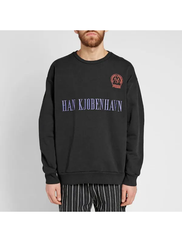 Свитер x han kjobenhavn crewneck sweatshirt 'black' Puma — изображение 2 из 4, черный/фиолетовый